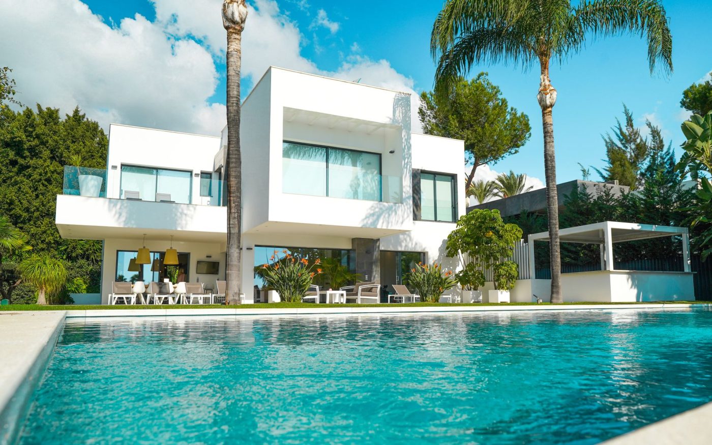 Bahçeli modern villa